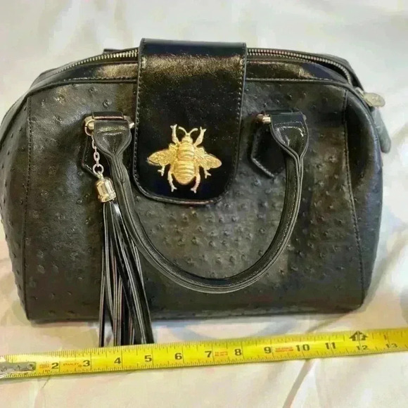 NWT! 🐝🐝🐝Handmade Bosom Buddy Bag Black with Large Gold Bee Closure - Picture 11 of 11